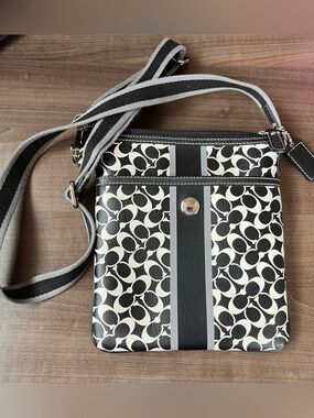 Coach Chelsea Heritage crossbody bag featuring signature design vintage coach